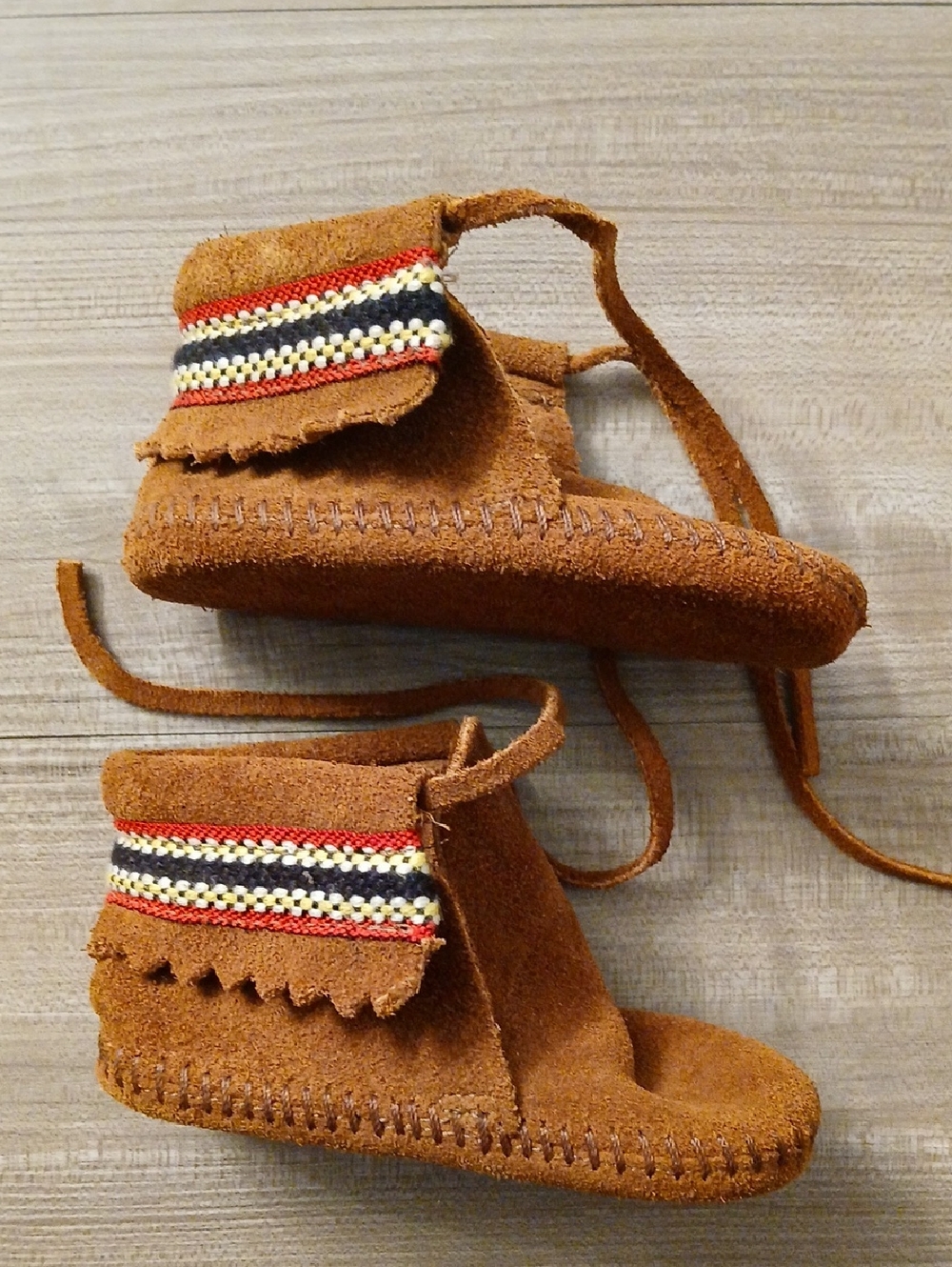 Minnetonka Infant Tan Suede Fringe Moccasins with Red & Navy Trim (J)